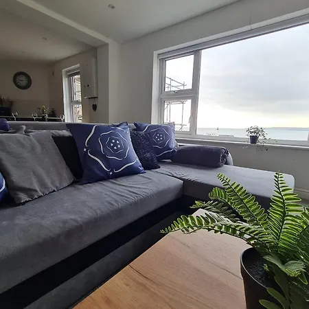Yorkshire Rose - 2 Bed Sleeps 6 *