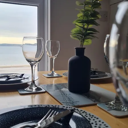 Yorkshire Rose - 2 Bed Sleeps 5 *