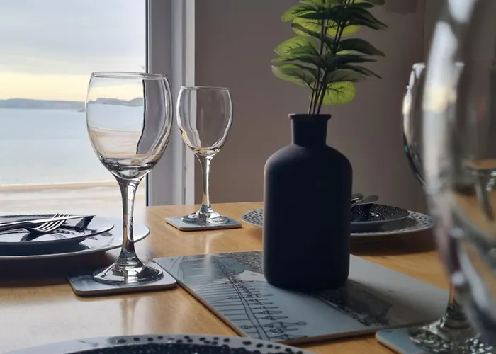 Yorkshire Rose - 2 Bed Sleeps 5 *